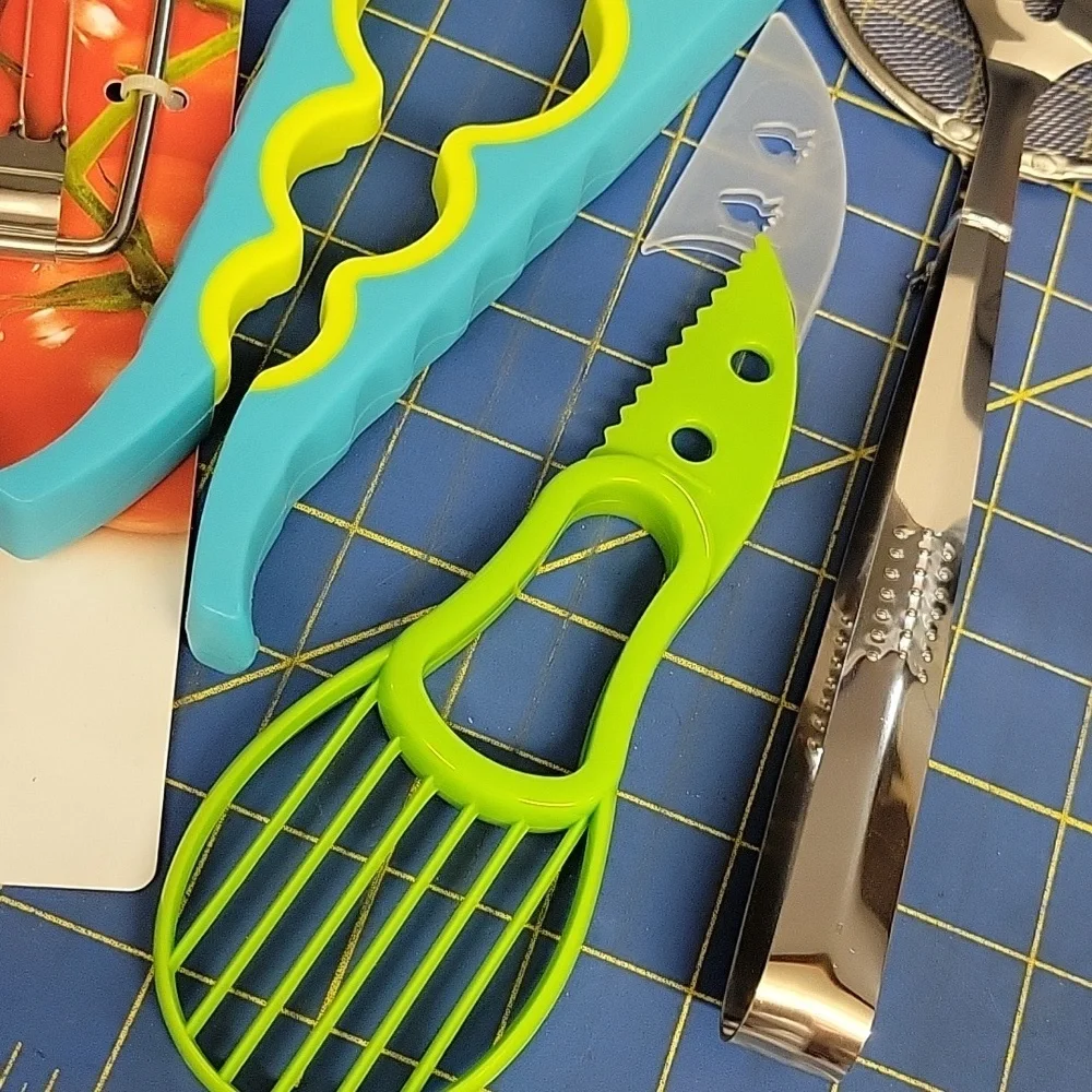 Kitchen Tool Set of 4 Slicer, Jar Opener, Avocado Slicer, Strainer Tongs NEW